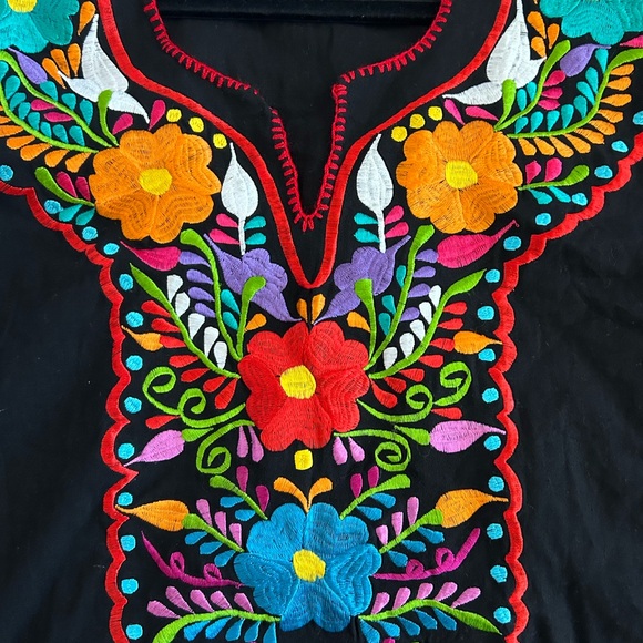 Midi Mexican style dress, with colorful flowers mid thigh - Picture 2 of 3